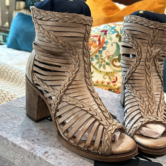 Freebird by Steven Bela Sandals⭐️ - Picture 4 of 15